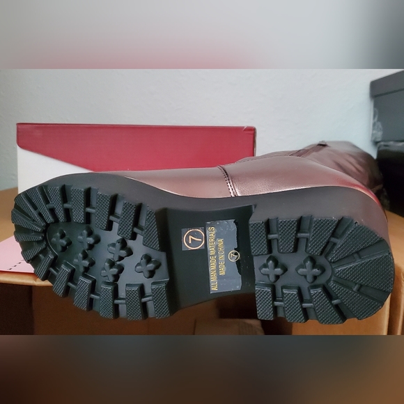 LUG SOLE Metallic Thigh-High Boots 👢 Super cute and comfortable! - Picture 6 of 6